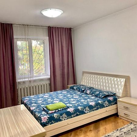 Apartment On Toktogula Bishkek Exterior foto